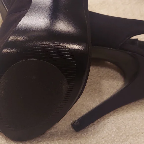 Black Luke Townsend Heels - Picture 4 of 4